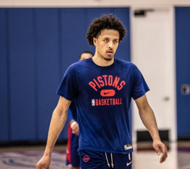 她展现出极 她展现出极