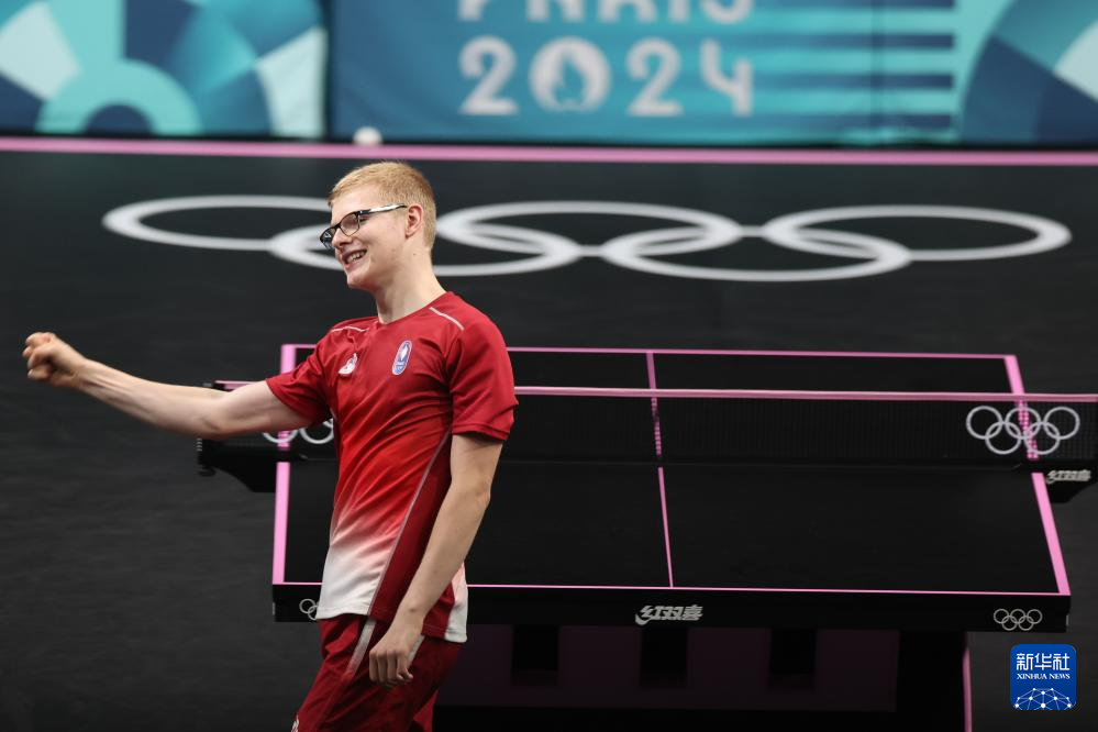 拿大的年轻 拿大的年轻